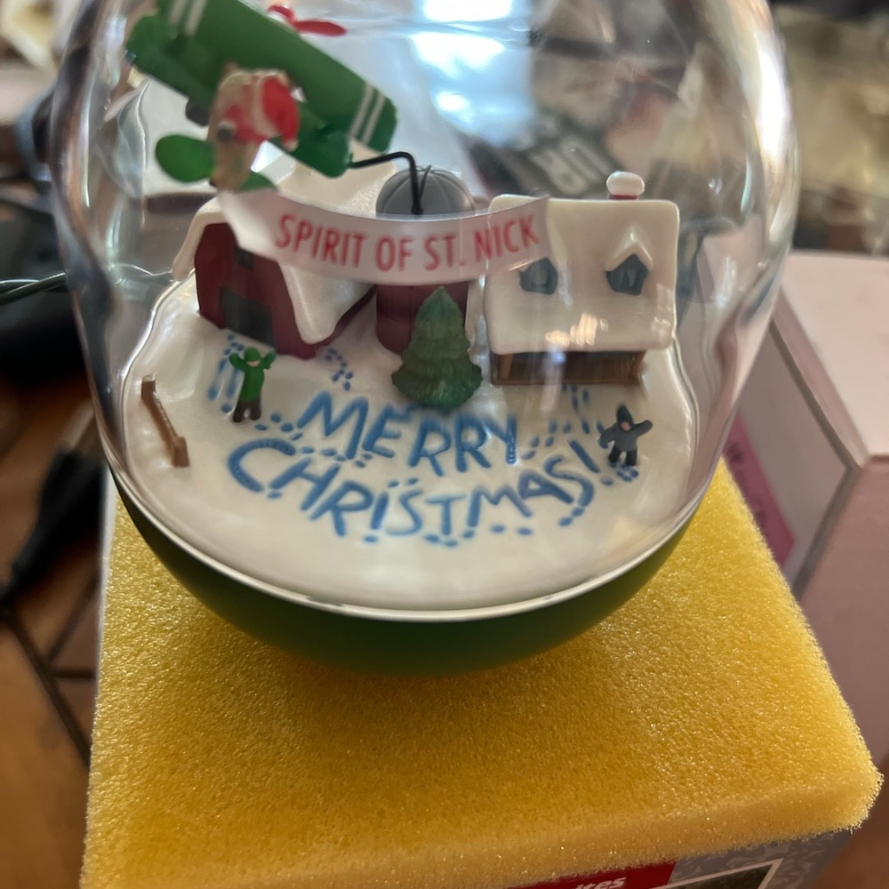 Hallmark vintage motion Christmas Ornament